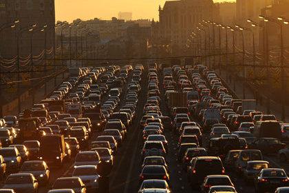 Москвичи проводят в пробках 127 часов в год