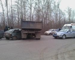 В Уфе водитель «девятки» выжил в страшной аварии с грузовиком ЗиЛ