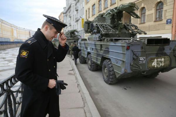 Пробка на Невском из-за репетиции Парада Победы повторится еще трижды