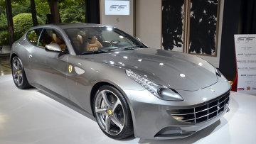 Спортивная Ferrari пополнила автопарк полиции Дубая