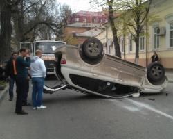 В Ростове внедорожник столкнулся с седаном