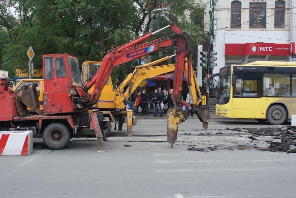 В центре Владивостока демонтируют трамвайные пути