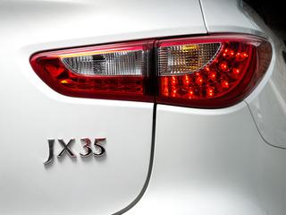 В России стартовали продажи кроссовера Infiniti JX