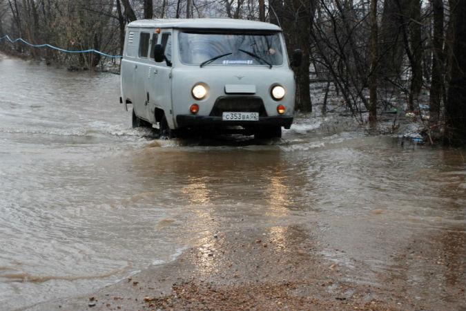 В Уфе подтопило единственную дорогу в поселок Козарез