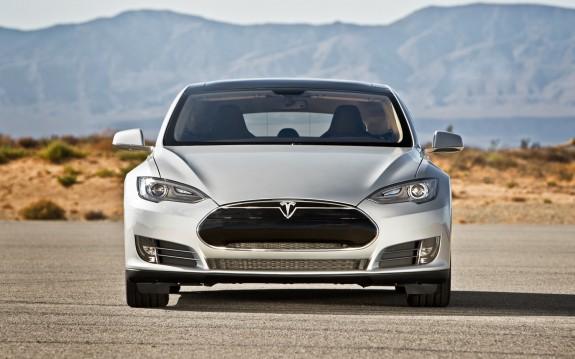 Tesla Model S обогнала по продажам Chevrolet Volt и Nissan Leaf