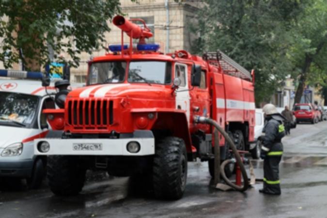 В Ростове неизвестные сожгли внедорожник Toyota Land Cruiser