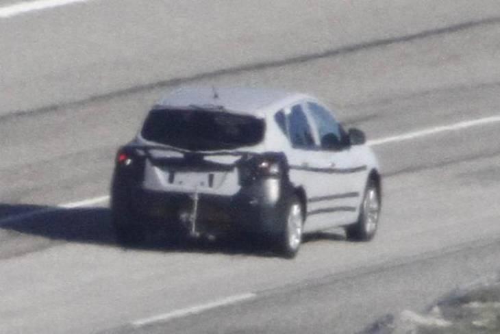 У Volkswagen Golf появится конкурент от Nissan в 2014 году