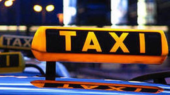 В Волгограде ночной пассажир ограбил женщину таксиста