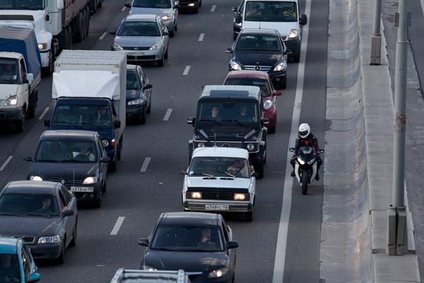 В Москве мотоциклисты смогут ездить по выделенным полосам