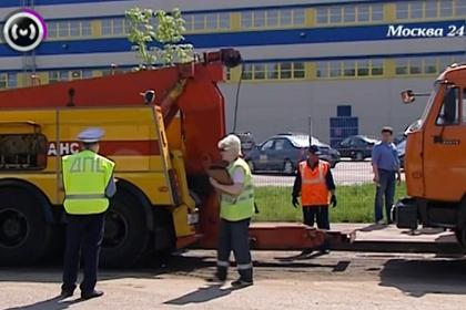 В Москве началась эвакуация неправильно припаркованных фур