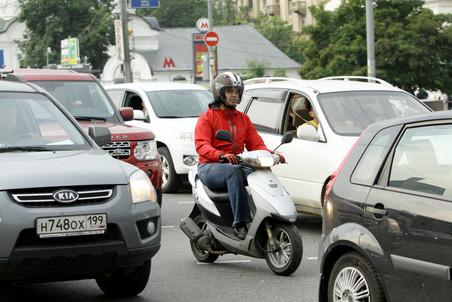 В России вводятся права на мопеды, скутеры и квадроциклы