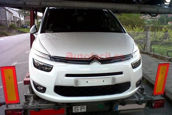 Фотографы «поймали» Citroen Grand C4 Picasso без камуфляжа