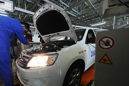 АвтоВАЗ за месяц на 13,8% снизил продажи автомобилей