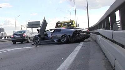 Водитель Lamborghini не справился с управлением и попал в ДТП в Москве