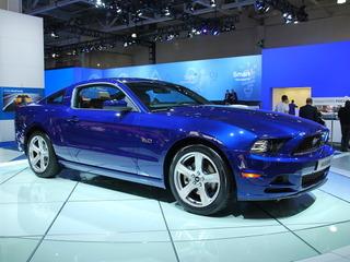 Ford продолжает подогревать интерес к новой модели Mustang