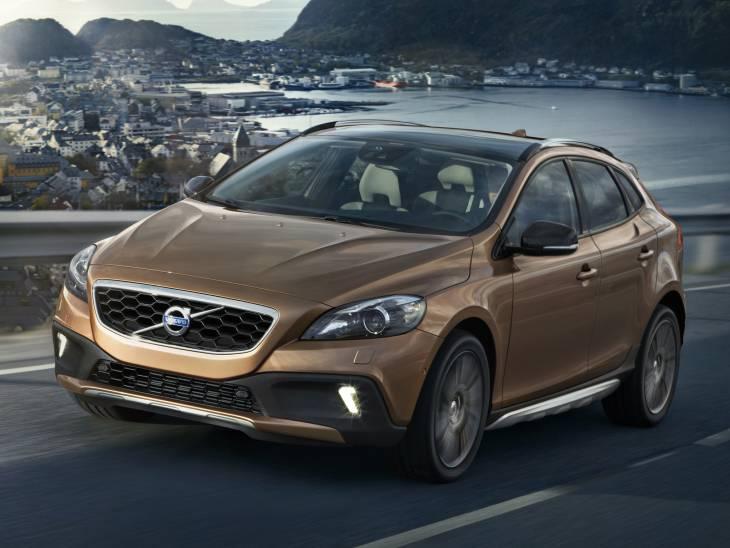 Volvo привез в Россию дизельный V40 Cross Country