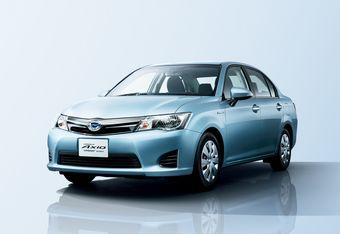 Toyota представляет гибридные версии Corolla Axio и Corolla Fielder