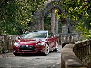 Электрокар Tesla Model S получил полный привод